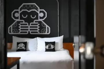 Chimpanzee Con connecting room