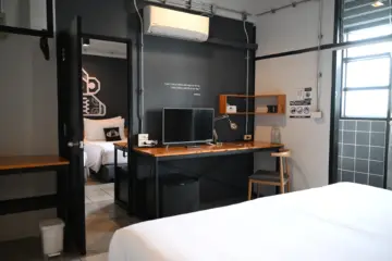 Chimpanzee Con connecting room