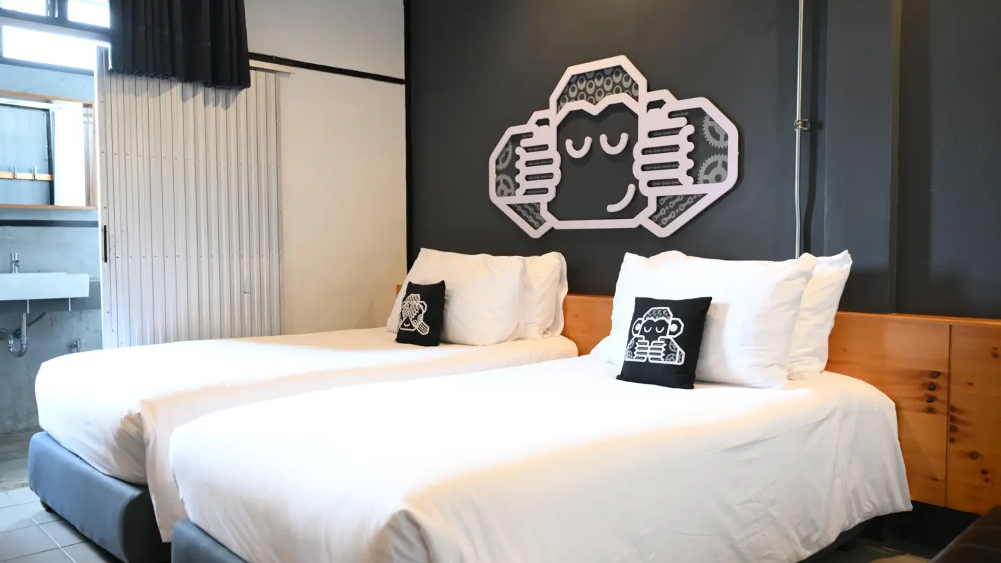 Chimpanzee Pod Superior Twin Bed