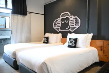 Chimpanzee Pod Superior Twin Bed