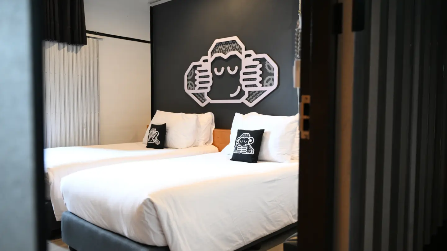 Chimpanzee Pod Superior Twin Bed