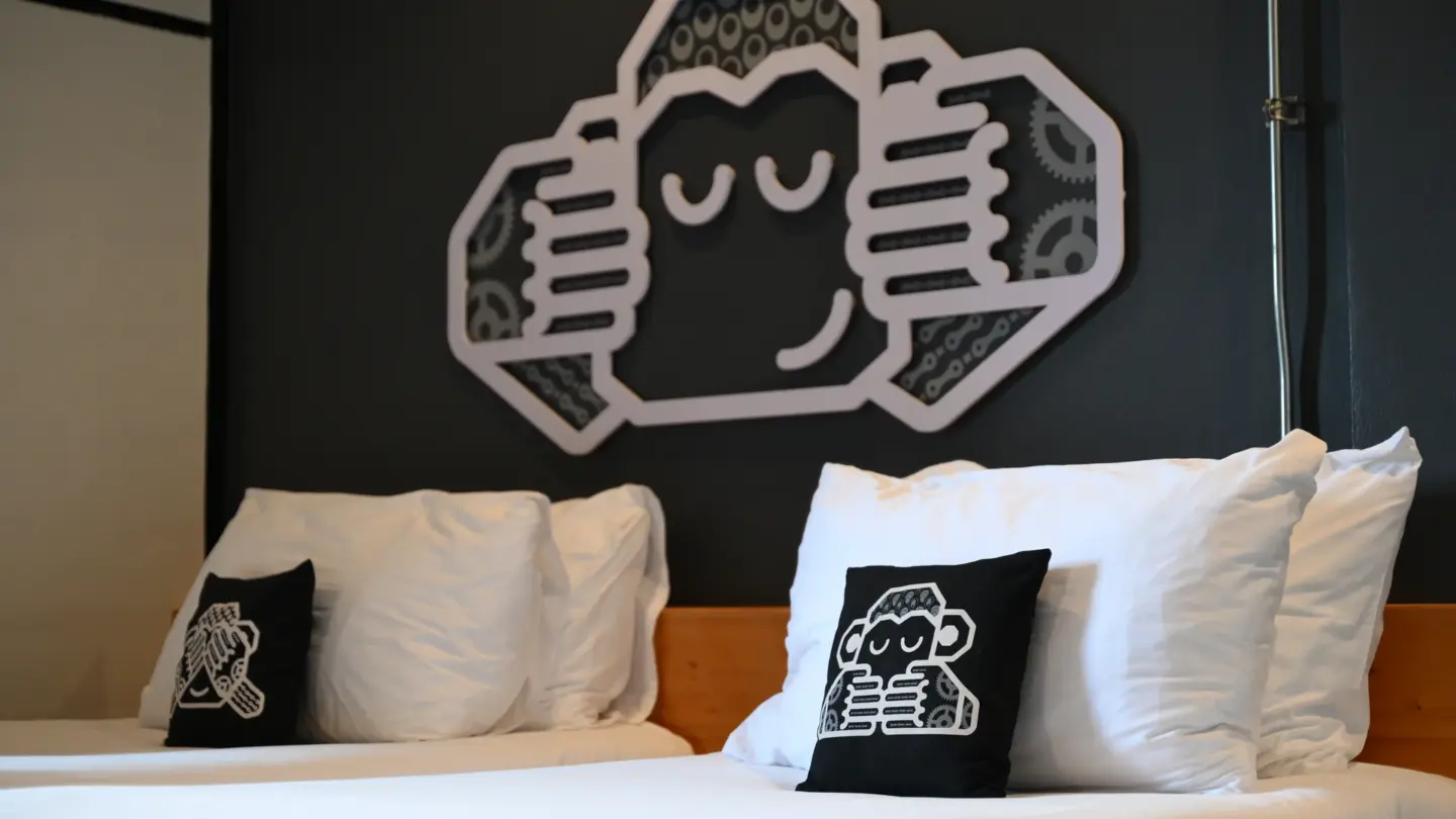 Chimpanzee Pod Superior Twin Bed