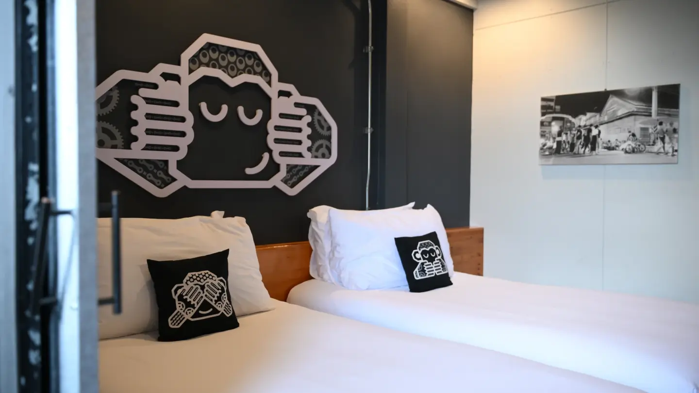 Chimpanzee Pod Superior Twin Bed