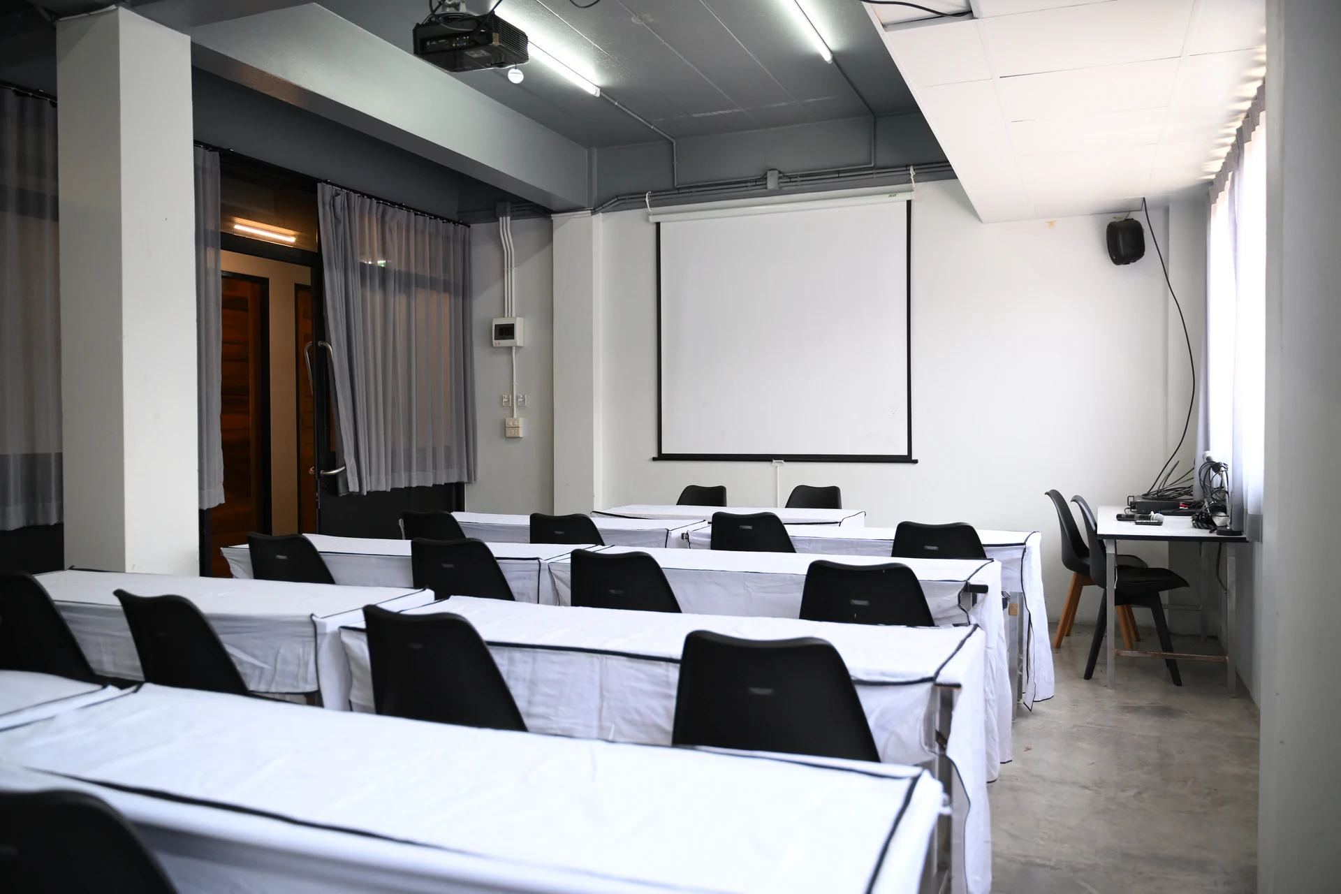 Meeting room classroom setup